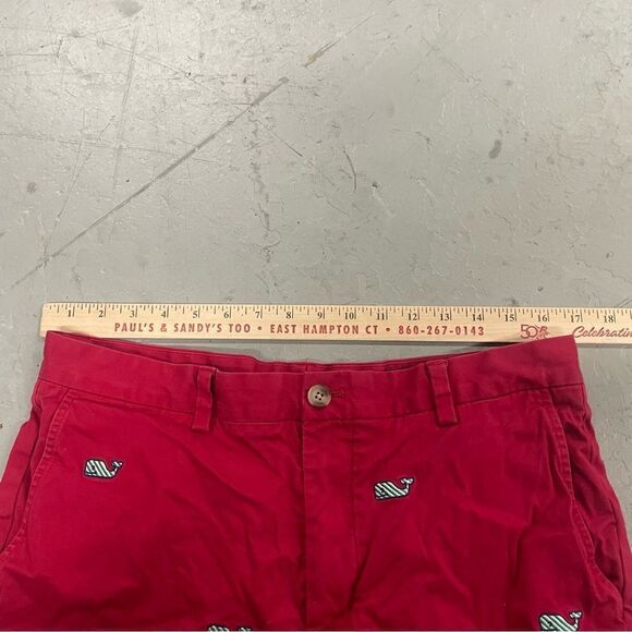 Vineyard Vines Men’s Red Whale Design Shorts Size 33 - Picture 4 of 5